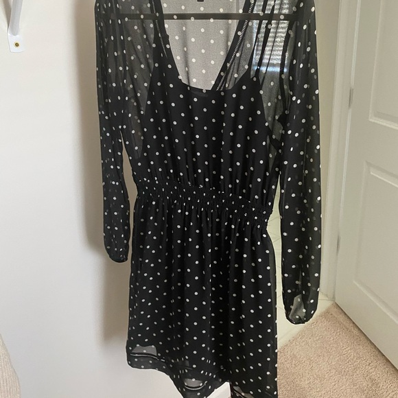 Beautiful dress. - Picture 7 of 7